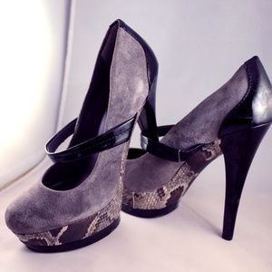 Jessica Simpson Grey Snakeskin Almond Toe Platform